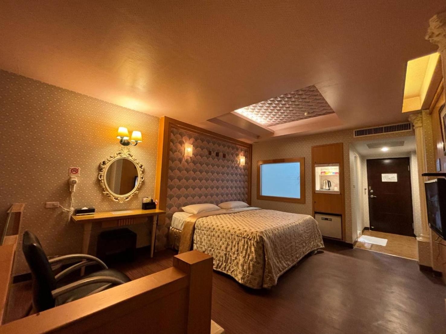 Hua Xiang Motel - Da Chang Kaohsiung Extérieur photo